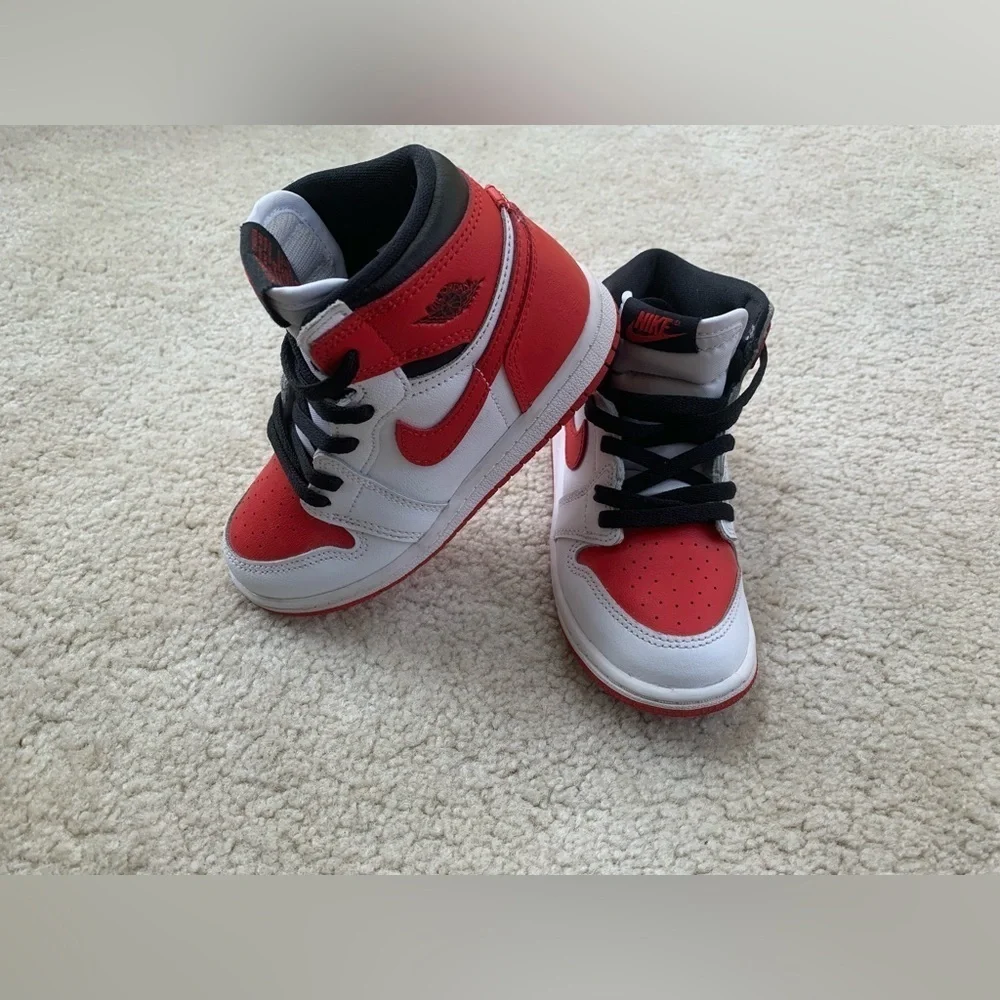 Nike Size 10C Air Jordan Retro 1 High Heritage Sneakers